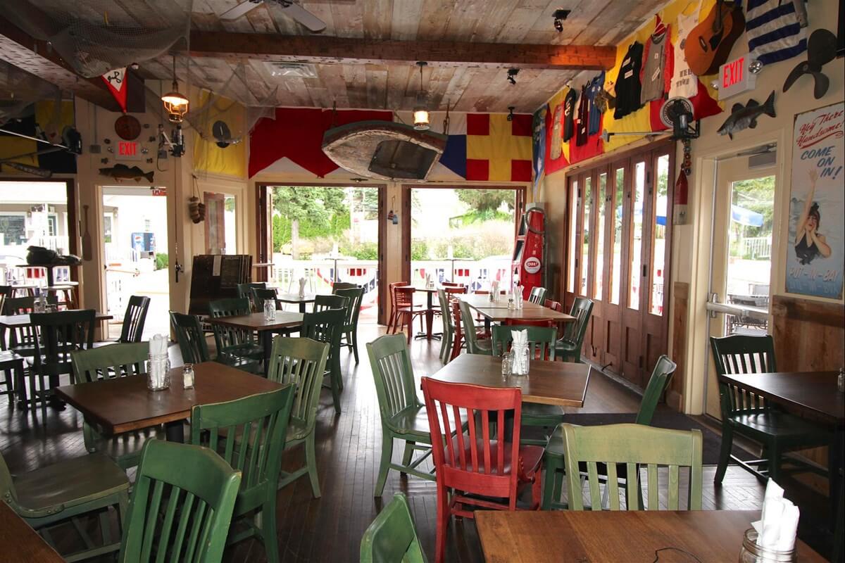 Reel Bar atmosphere