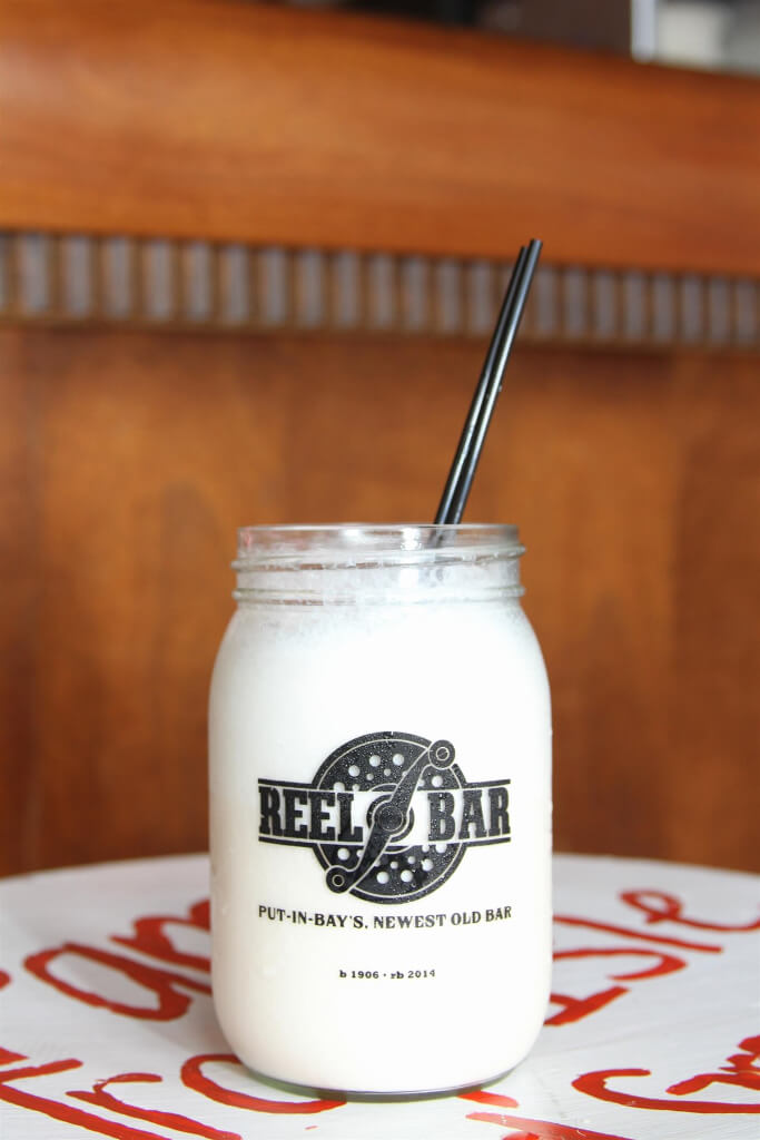 A fresh-squeezed cocktail in a branded Reel Bar mason jar